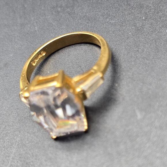 Cubic Zirconia Gold Tone Ring Size 7 Band Costume Jewelry - Picture 8 of 10